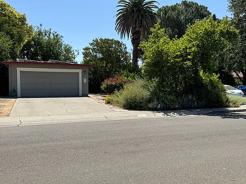 902 Gregory Pl Photo 1