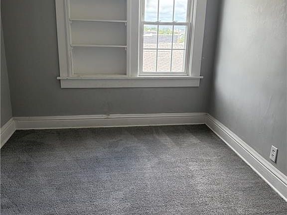 5th image of 210 Illinois Ave
