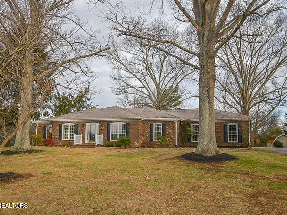 3rd image of 1029 Oxford Hills Dr