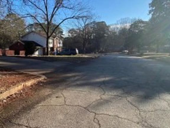 Exterior Neighborhood (street photo)