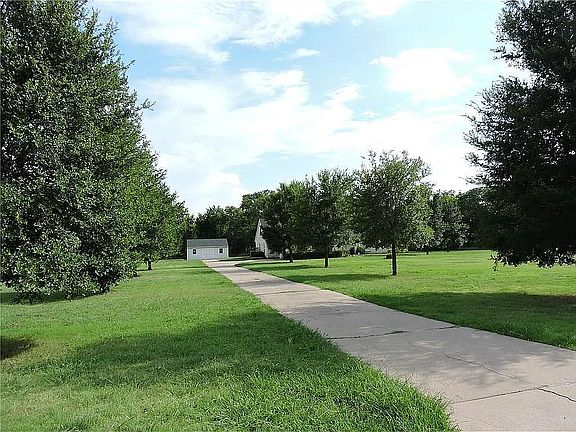 5th image of 8149 Bob White Rd
