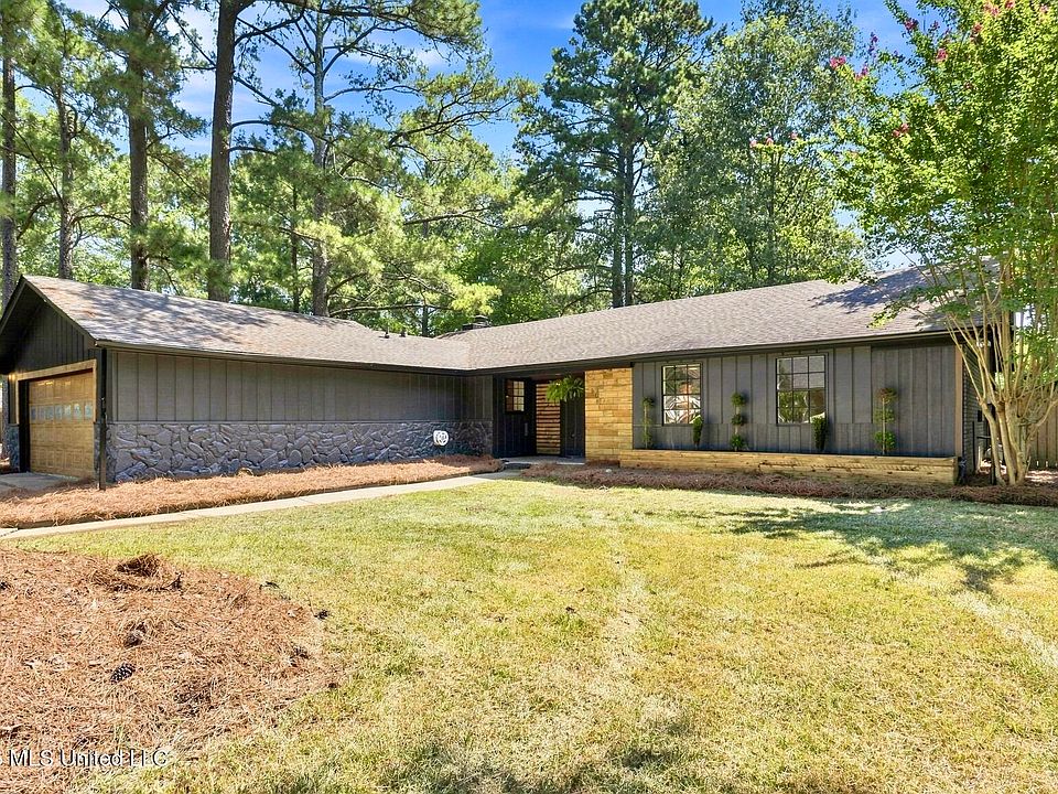 1st image of 101 Boxwood Pl S
