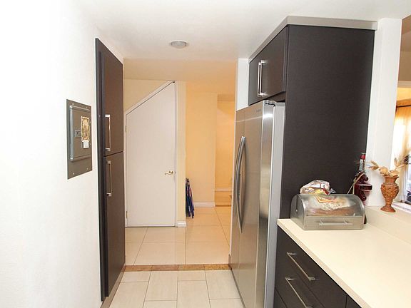 5th image of 6828 Laurel Canyon Blvd Unit 213