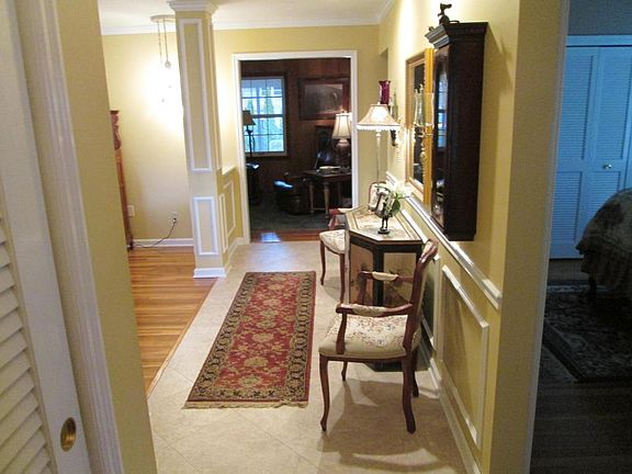 5th image of 242 Cottswold Dr