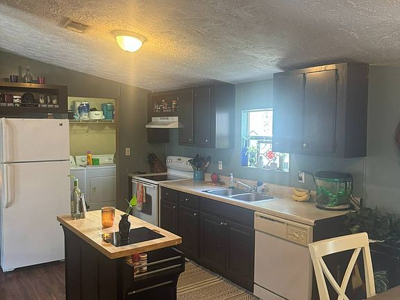 5th image of 223 Fiji Palm Ln