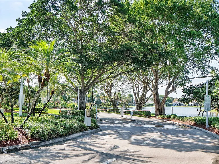 2013 Harbor View Cir — Photo 41