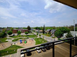 16 Main St #1A, Mississauga, ON L5M1X3