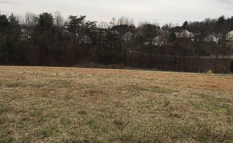 2nd image of 820 Catawba Valley Blvd SE