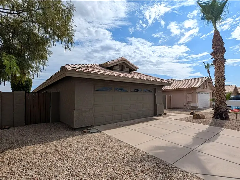 143 S Willow Creek St — Photo 3