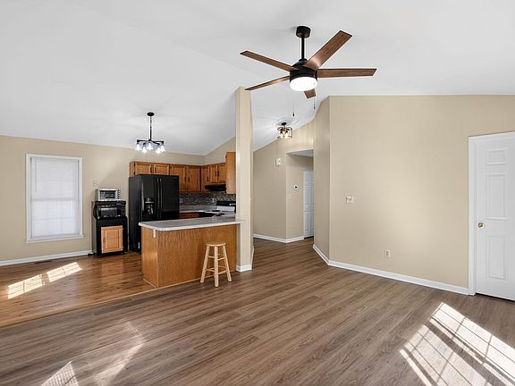 3rd image of 15980 Crowfoot Ct