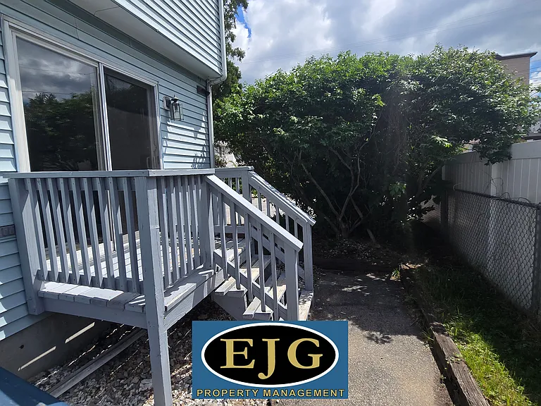 158 Beech St #A — Photo 36