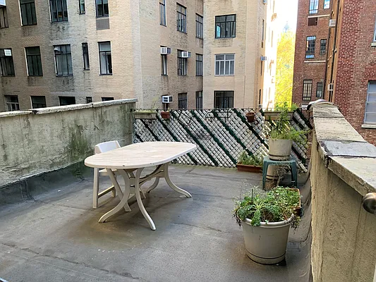 Rented by Joe Gotham LTD | media 10