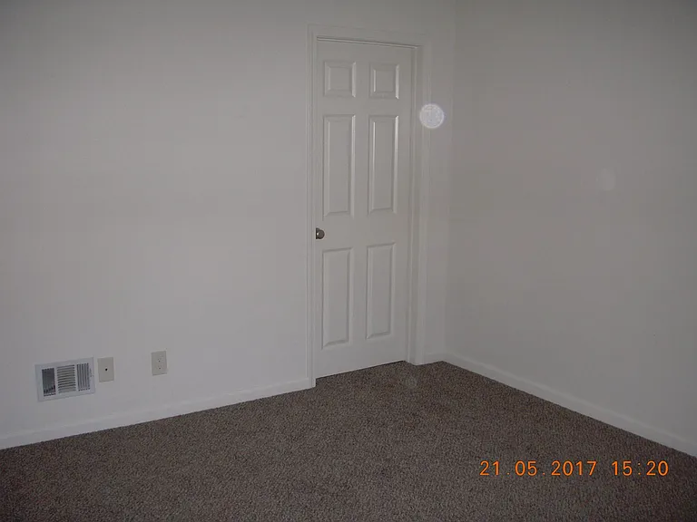 1735 E 2nd St #A — Photo 18
