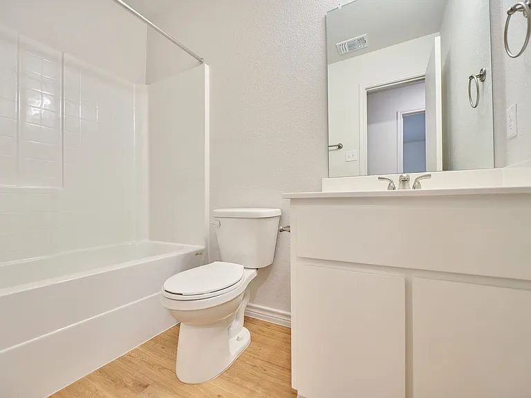 1813 Clovis Dr — Photo 13
