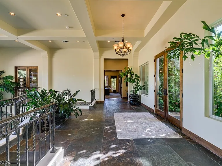 549 Regents Gate Dr — Photo 6