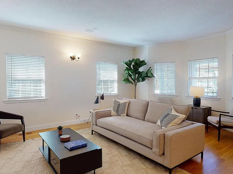 1517 Jefferson Ave — Photo 2