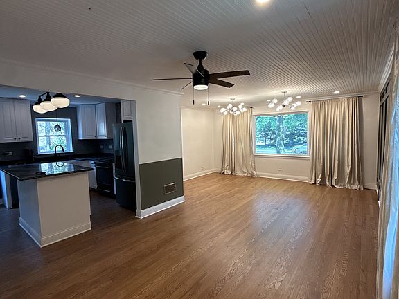 5th image of 740 N La Grange Rd #1
