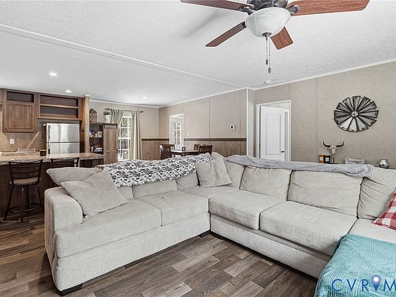 4th image of 930 Evans Rd