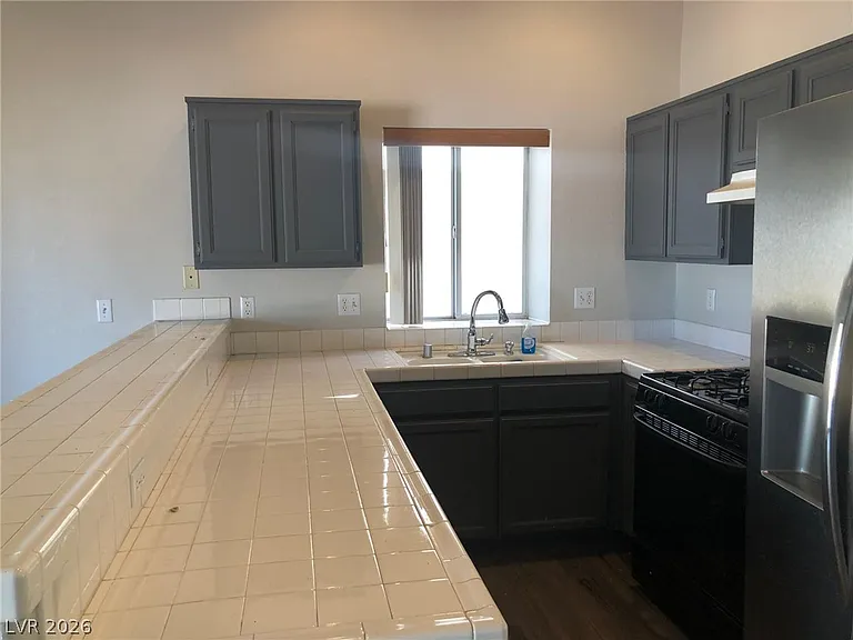 916 Clubview Dr — Photo 7