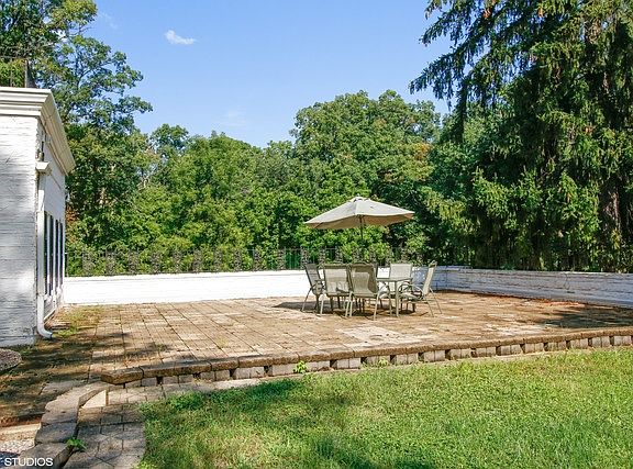 5th image of 2249 Highland Park Dr