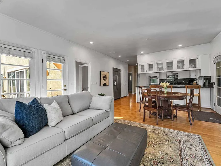 1620 NW Barnsley Ct — Photo 9