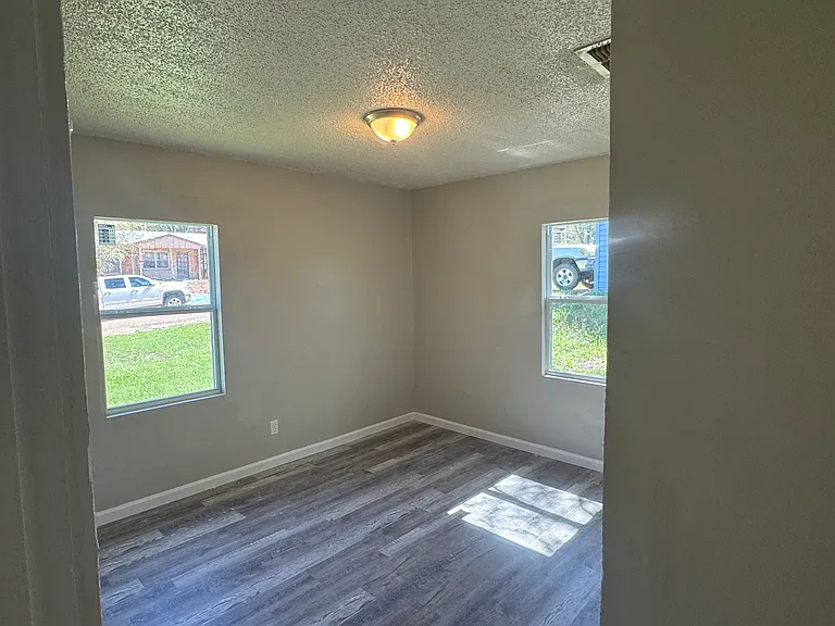 459 Bowie St — Photo 6