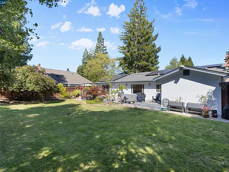 301 Domingo Ct — Photo 36