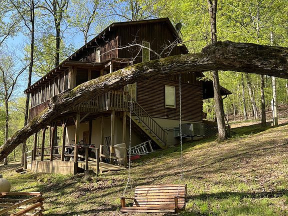 3rd image of 600 Crow Ln