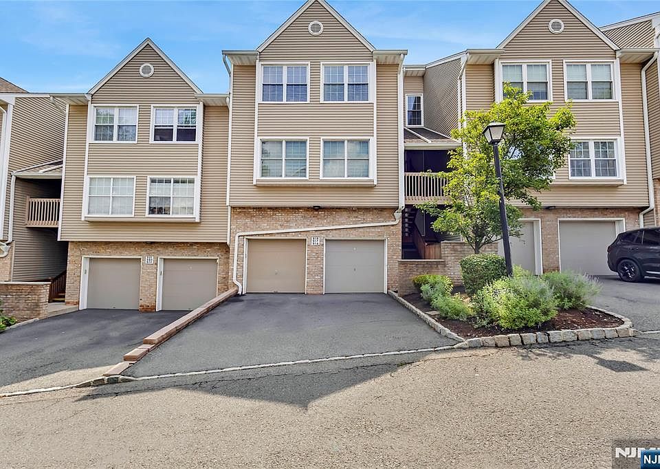 1st image of 516 Windsor Dr