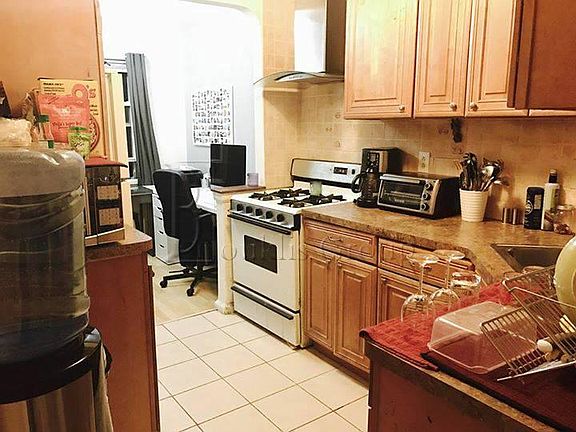 5th image of 2128 Steinway St #2