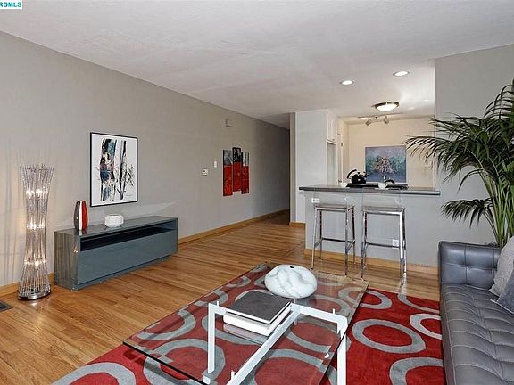 No Furniture, Display only