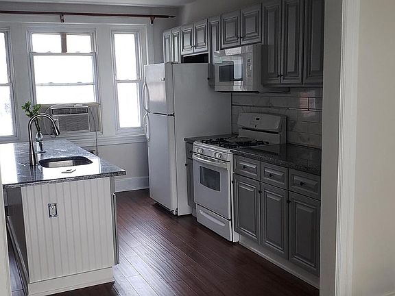 3rd image of 304 S 3rd Ave