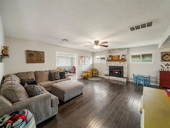 4th image of 724 Fairlane Dr