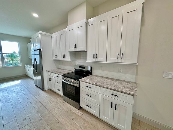 5th image of 13 Clementon Ln #B