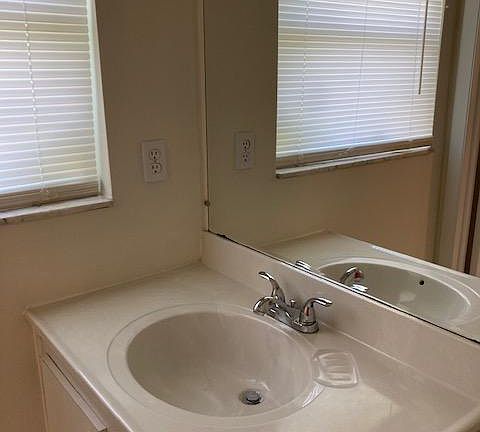5th image of 501 Ewing Ln
