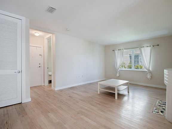 5th image of 1215 Meridian Ave APT 10