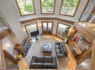 3582 Edgemont Blvd, North Vancouver, BC V7R2P7