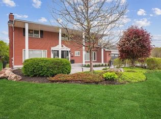 10 Azalea Ct, Hamilton, ON L8J 1K4