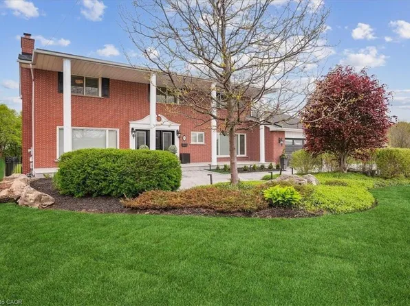 10 Azalea Ct, Hamilton, ON L8J 1K4