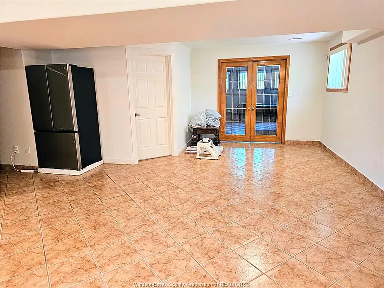 4896 Juliet Cres #BASEMENT — Photo 5