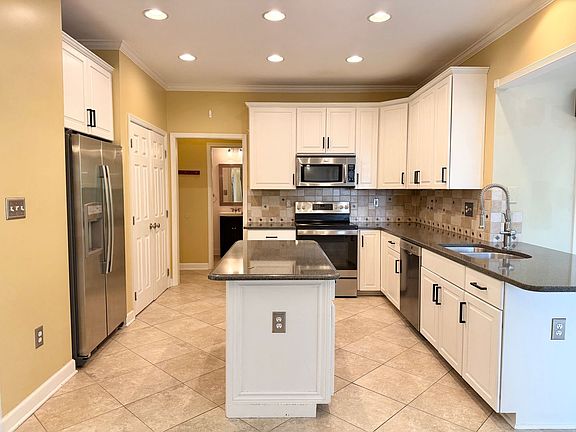 2nd image of 28 Sunrise Valley Ct