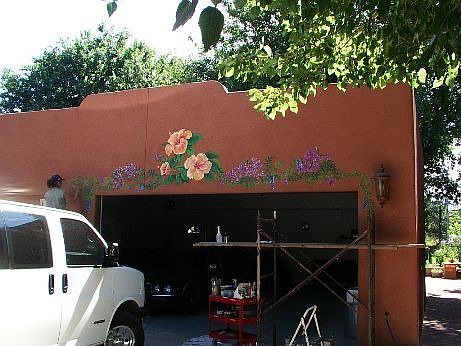 This HUGE garage is a Dream! Yet artistic, too! 