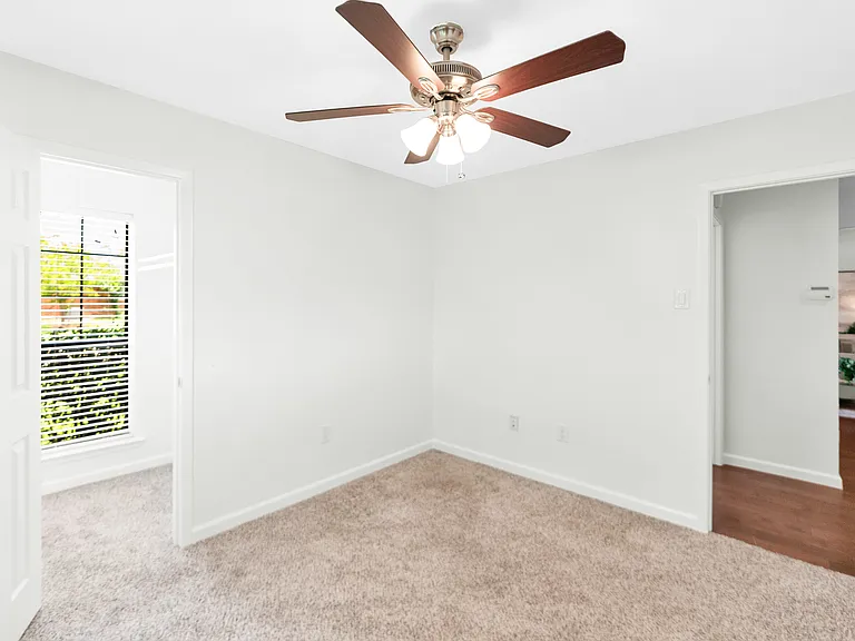 2600 Summertree Dr — Photo 17