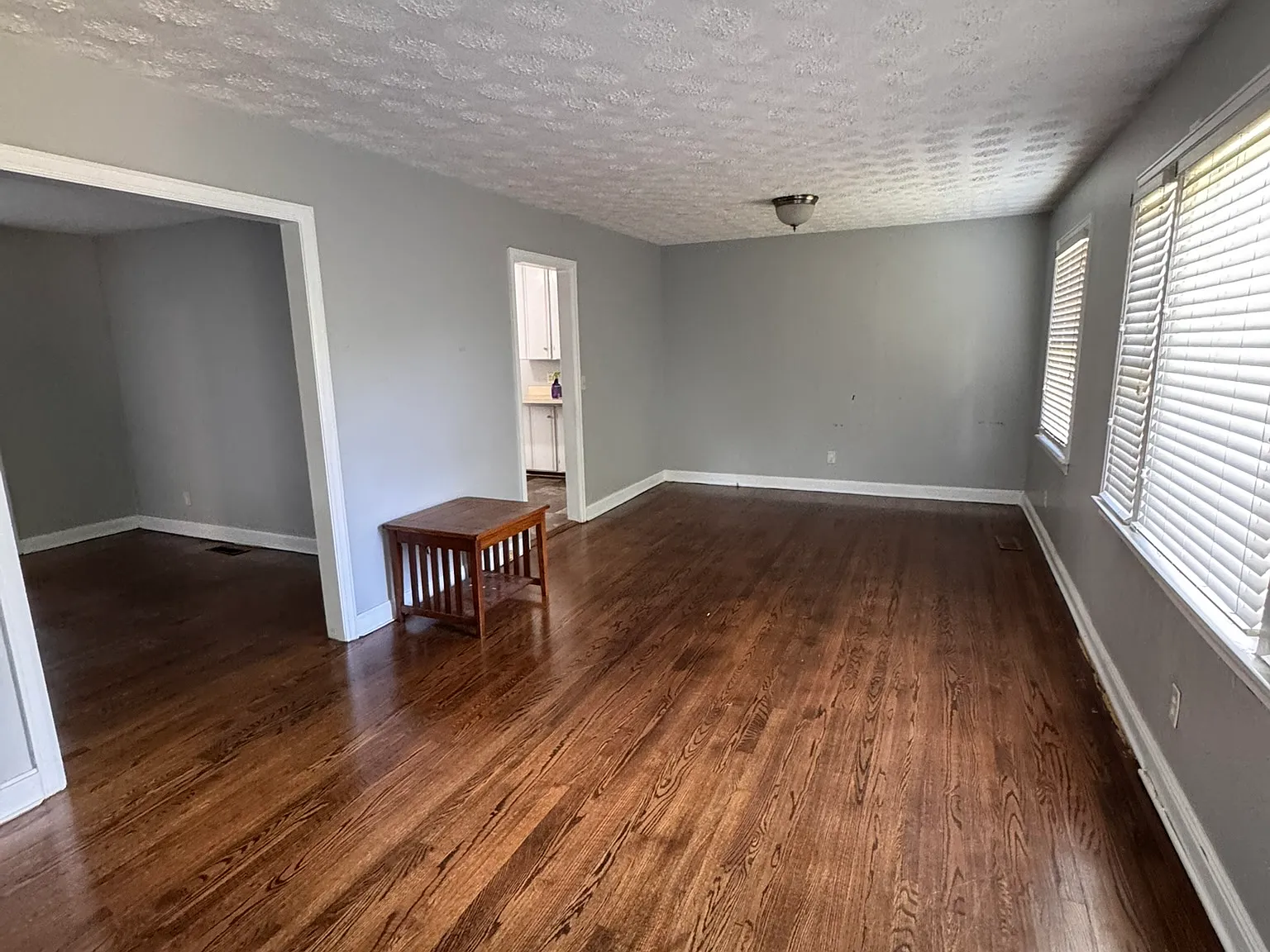 5 bed, 2.5 bath, 2100 sqft, $2,100 — Photo 3