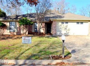 1821 Prince Dr, Benbrook, TX 76126