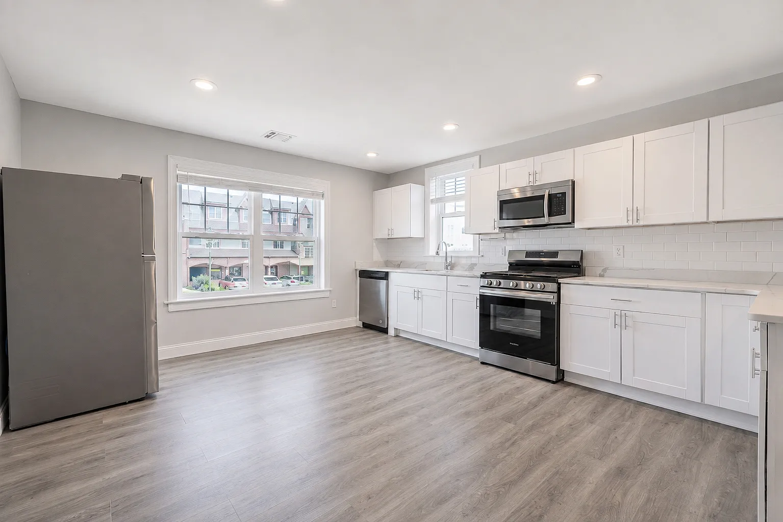 3 bed, 1346 sqft, $3,900 — Photo 4