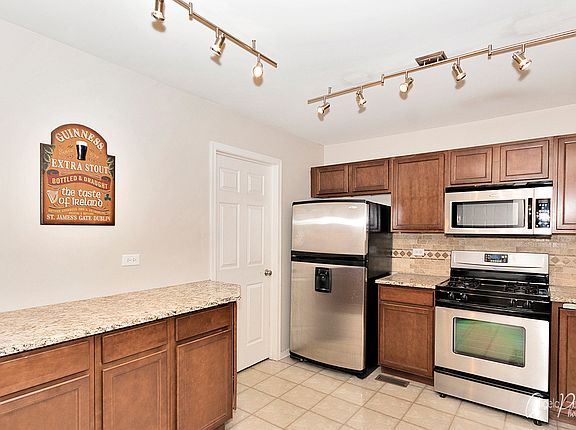 4th image of 271 Macintosh Ave
