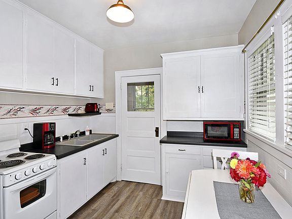 5th image of 1716 6th St E