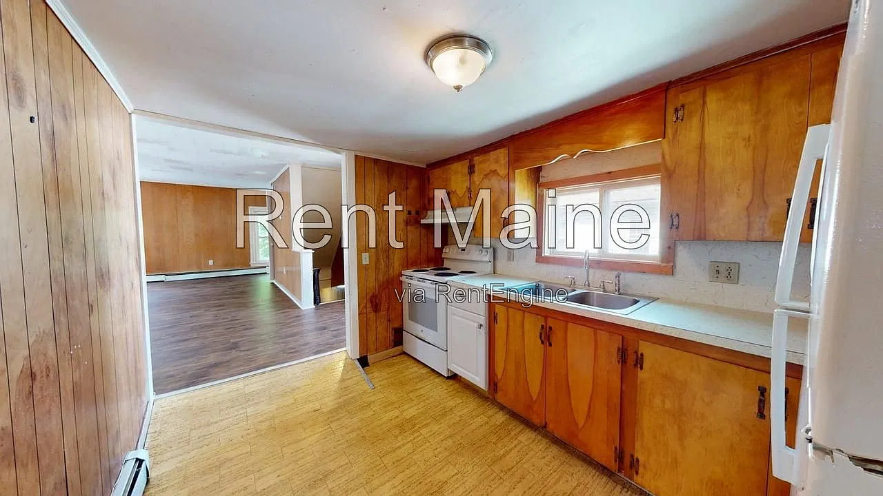 3 bed, 1.0 bath, 1196 sqft, $1,350 — Photo 2
