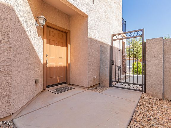 3rd image of 3540 E WAYLAND Drive